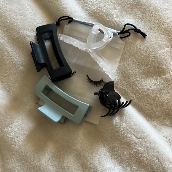 Accessories - 4 pack claw clips with baggy